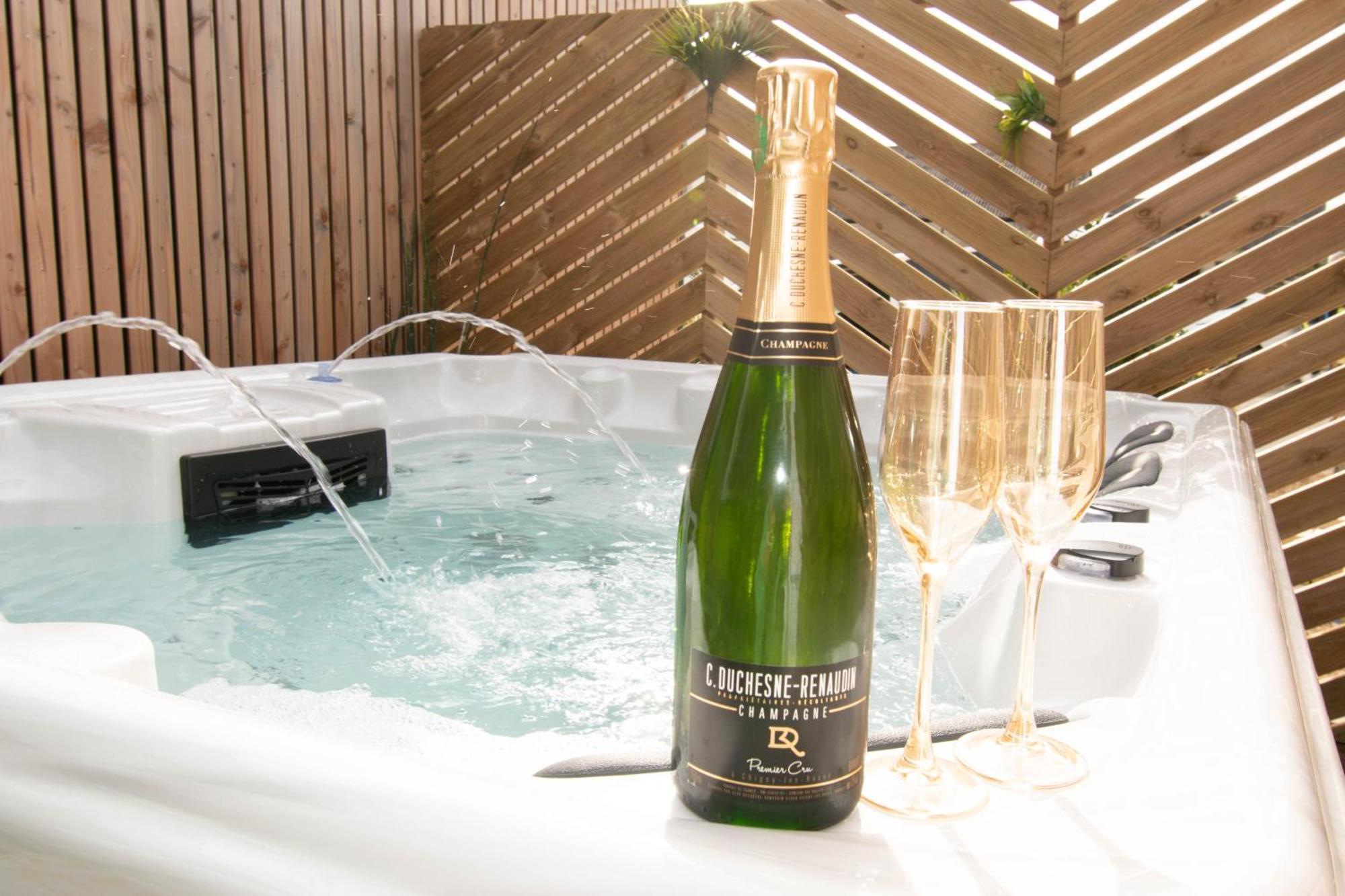 Studio Les 2 Fees - Jacuzzi - Deco Feerique Montfort-sur-Meu Extérieur photo