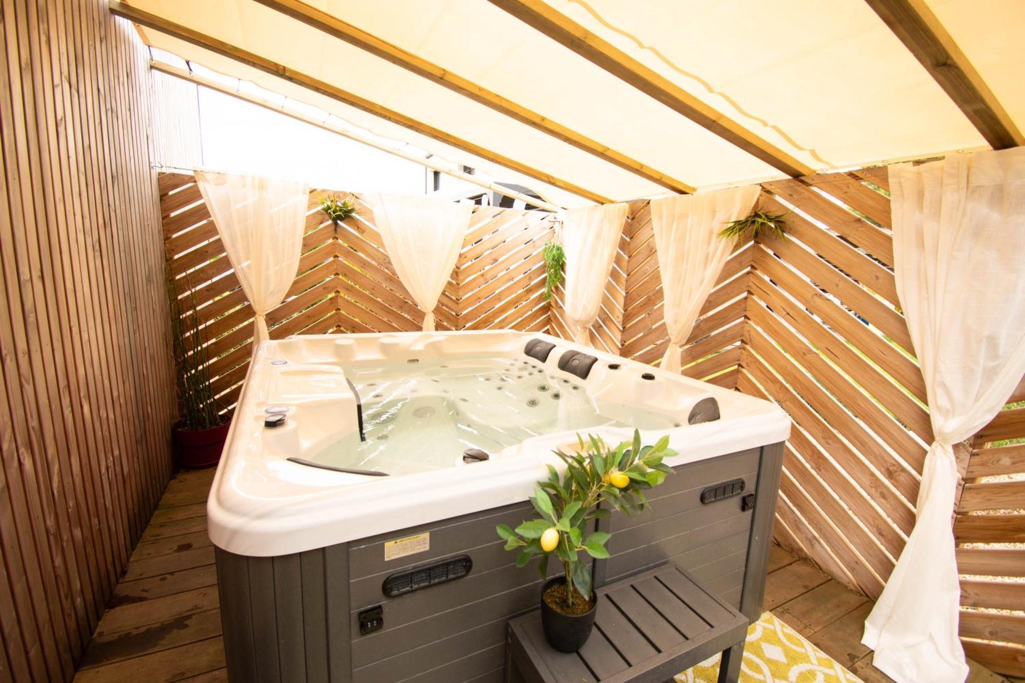 Studio Les 2 Fees - Jacuzzi - Deco Feerique Montfort-sur-Meu Extérieur photo
