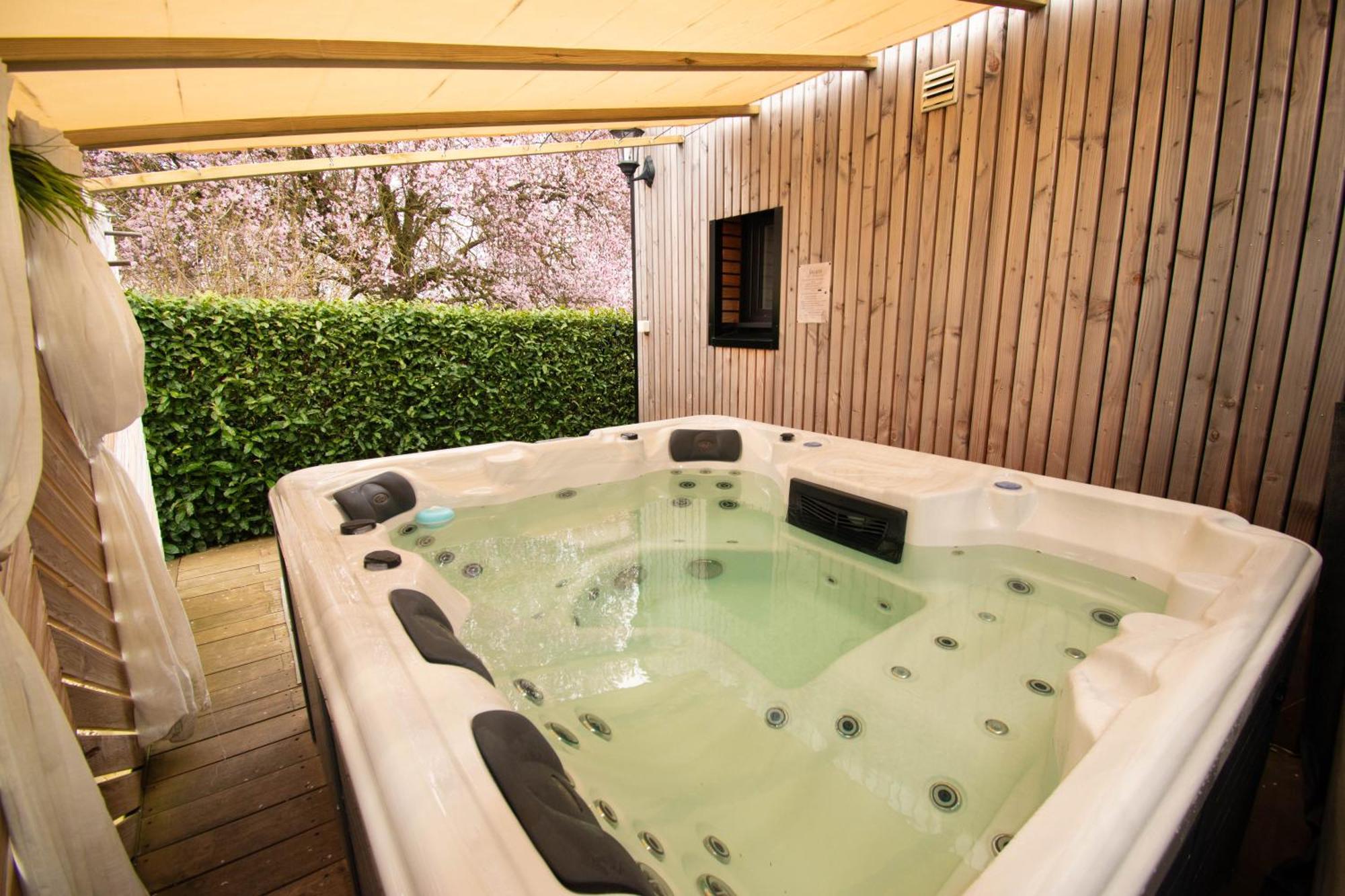 Studio Les 2 Fees - Jacuzzi - Deco Feerique Montfort-sur-Meu Extérieur photo