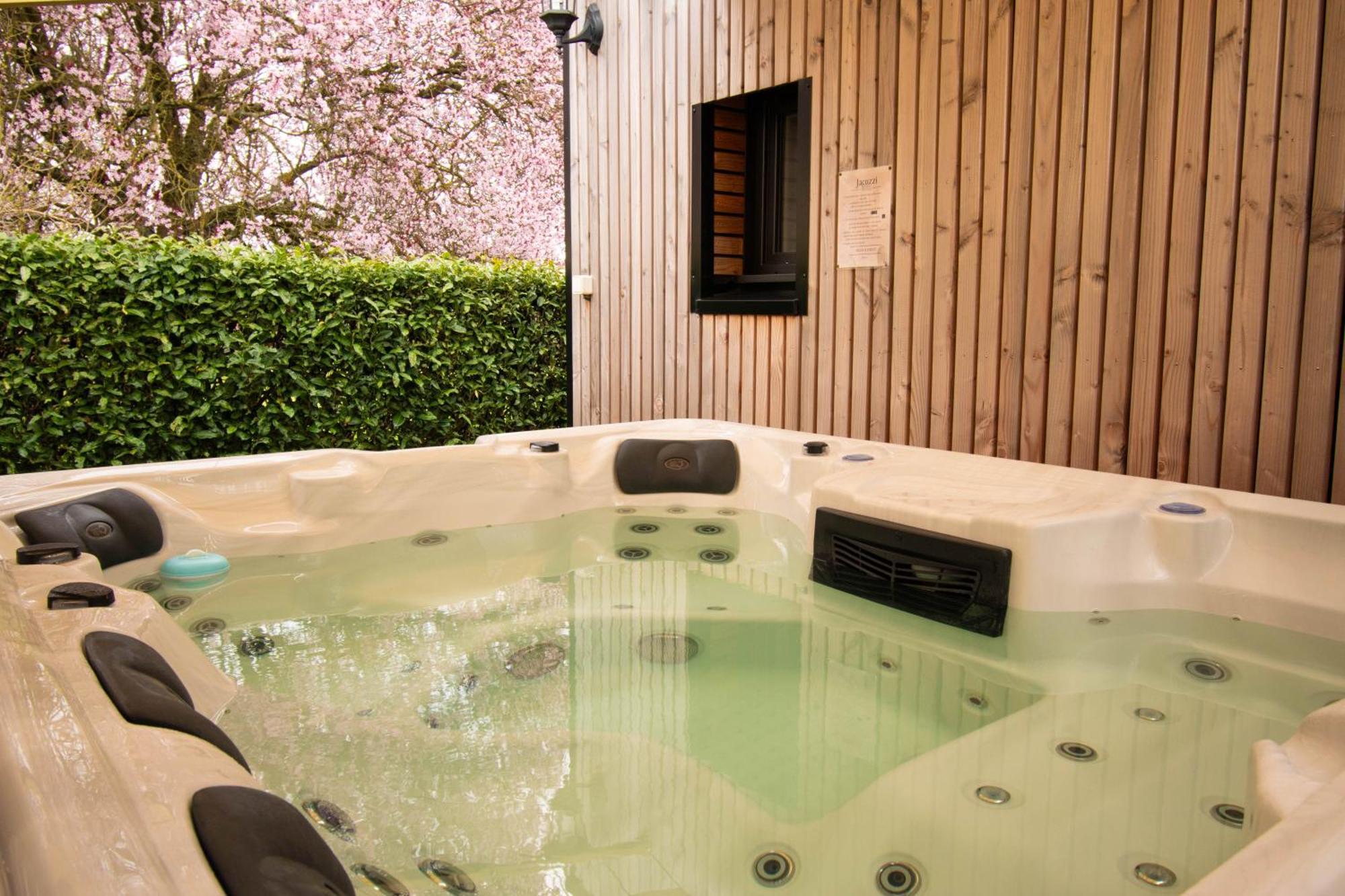 Studio Les 2 Fees - Jacuzzi - Deco Feerique Montfort-sur-Meu Extérieur photo